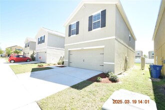 10233 Mangrove Well Rd in Sun City Center, FL - Building Photo - Building Photo
