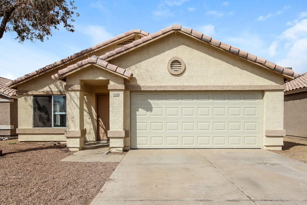 4218 N 107th Ln in Phoenix, AZ - Foto de edificio