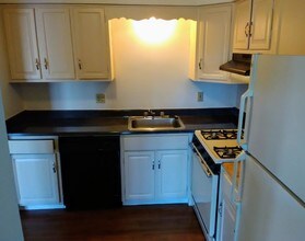 23700 W Warren Ave-Unit -7863 in Dearborn Heights, MI - Building Photo - Building Photo