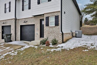 204 Hunter Ln in Elizabethtown, KY - Building Photo - Building Photo