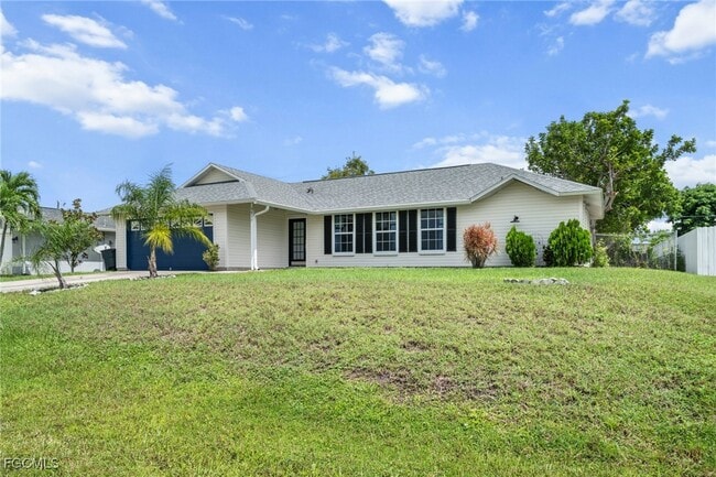 3911 SW 11th Pl in Cape Coral, FL - Building Photo - Building Photo