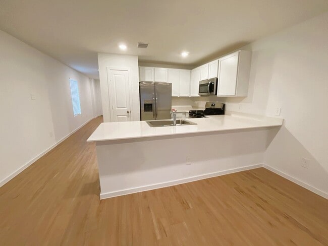 property at 1612 Colina Crk