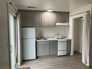 410-412 College Ave in Modesto, CA - Building Photo - Building Photo