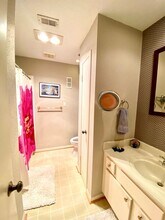 7350 Kirby Dr in Houston, TX - Building Photo - Building Photo