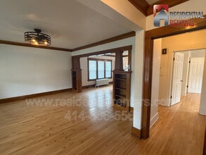 2033 S 82nd St in West Allis, WI - Building Photo - Building Photo