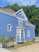 116 W McKay St in Saline, MI - Building Photo