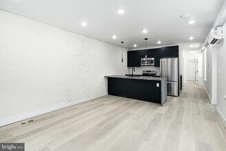2132 Pine St in Philadelphia, PA - Building Photo - Building Photo