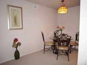 7950 N Stadium Dr-Unit -204 in Houston, TX - Building Photo - Building Photo