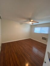 17236 Nisson Rd in Tustin, CA - Foto de edificio - Building Photo