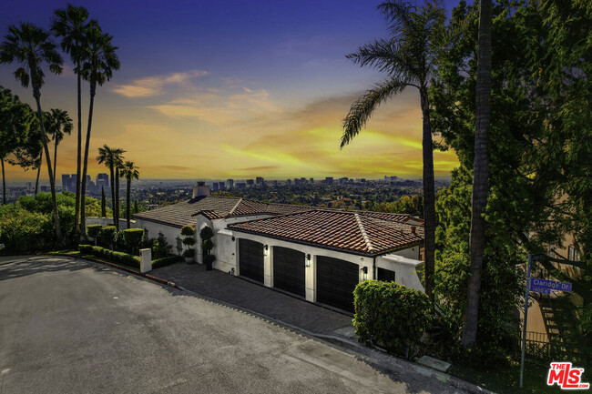 1381 Summitridge Dr in Beverly Hills, CA - Building Photo - Building Photo