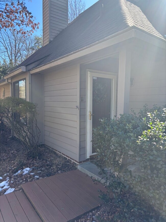 11 Ridgeview Cir in Charlottesville, VA - Building Photo - Building Photo