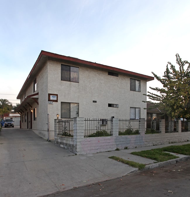 5217 Meridian St in Los Angeles, CA - Building Photo - Building Photo