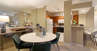 The Dorchester Apartments in Dallas, TX - Building Photo