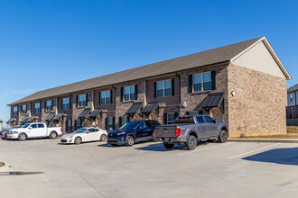 Pinebrook Apartments in Clarksville, TN - Building Photo - Building Photo