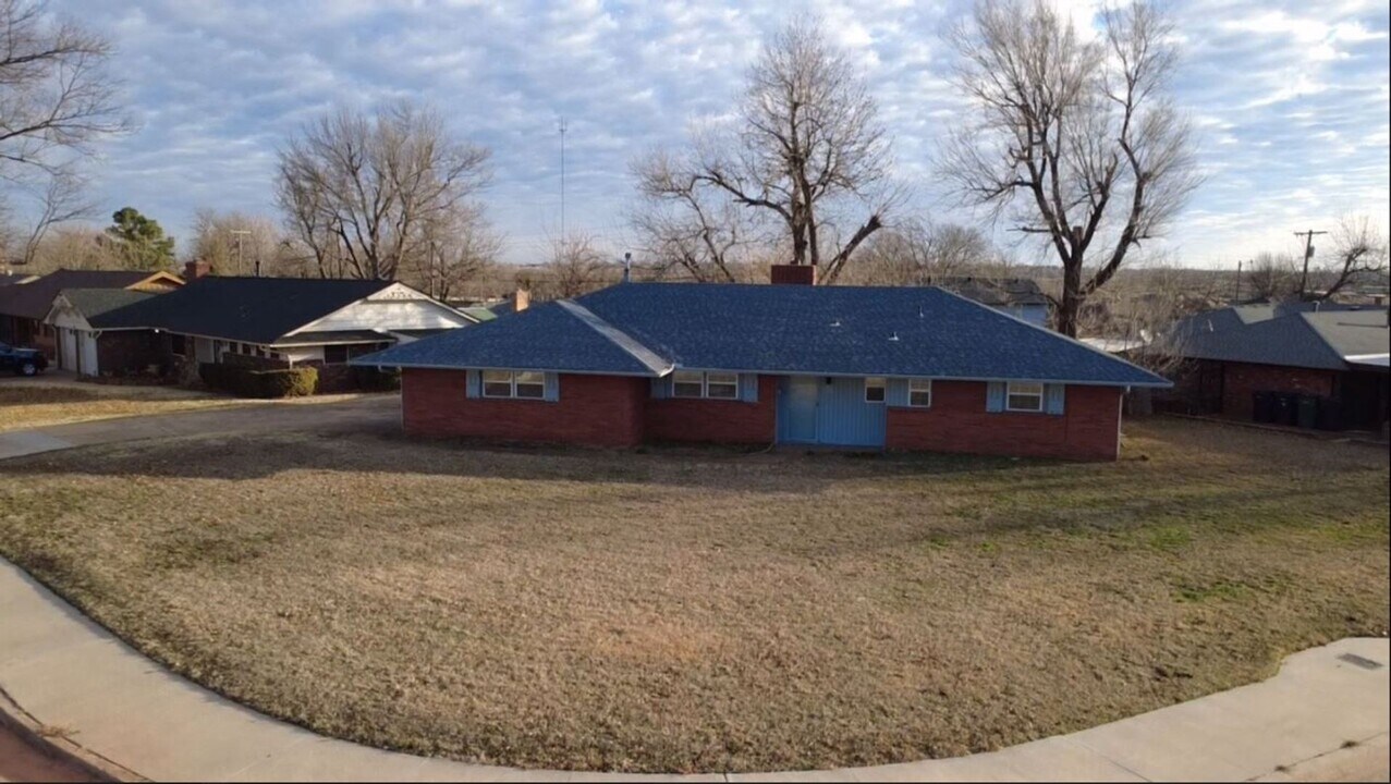 221 NE 61st St in Oklahoma City, OK - Building Photo