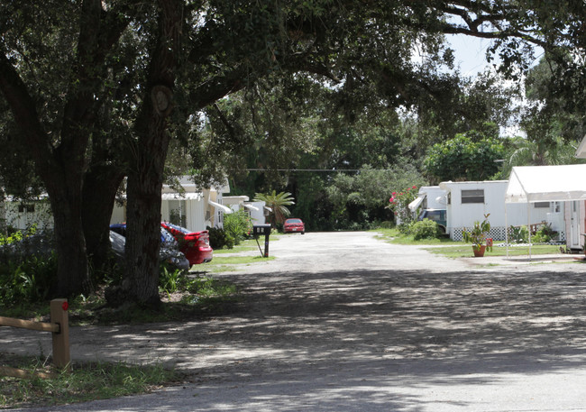 45 Evergreen Rd in North Fort Myers, FL - Building Photo - Building Photo