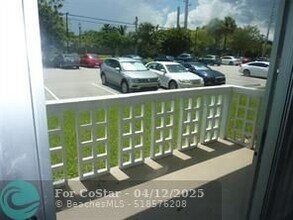 1831 NE 38th St in Fort Lauderdale, FL - Foto de edificio - Building Photo