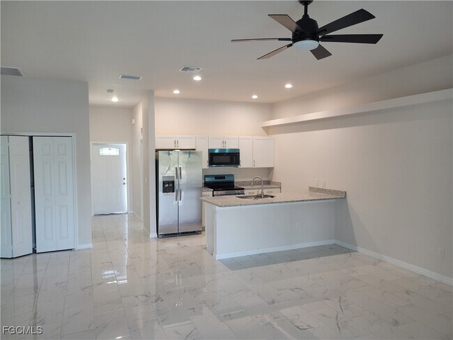 3229 SW 15th Pl in Cape Coral, FL - Building Photo - Building Photo