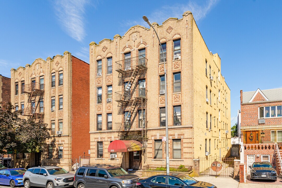 182 Bay 22nd St in Brooklyn, NY - Building Photo