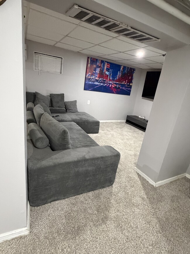 32 Danforth Ave, Unit Unit 3 in Jersey City, NJ - Building Photo - Building Photo