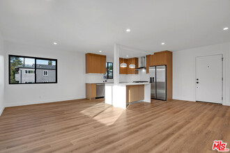 950 Havenhurst Dr in West Hollywood, CA - Building Photo - Building Photo