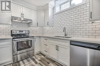 770 Queen St in Newmarket, ON - Building Photo - Building Photo