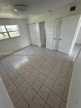 321 NE 1st Ct in Hallandale Beach, FL - Building Photo - Building Photo