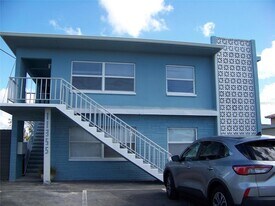 11355 3rd St E, Unit 1 in Treasure Island, FL - Building Photo