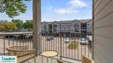 1601 W Arbrook Blvd, Unit 1027 in Arlington, TX - Building Photo - Building Photo