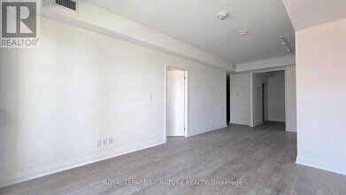 4015 The Exchange in Mississauga, ON - Building Photo - Building Photo