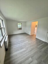 1078 E Main St in Stamford, CT - Building Photo - Building Photo