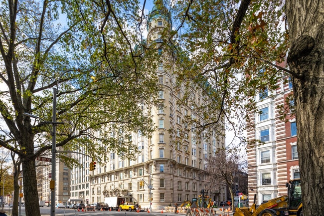 The St. Urban in New York, NY - Foto de edificio - Building Photo