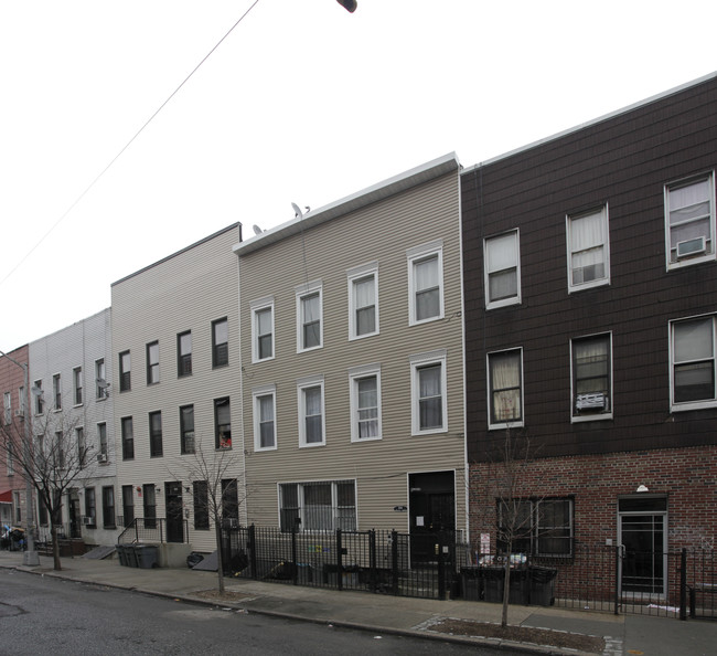 304 Troutman St in Brooklyn, NY - Building Photo - Building Photo