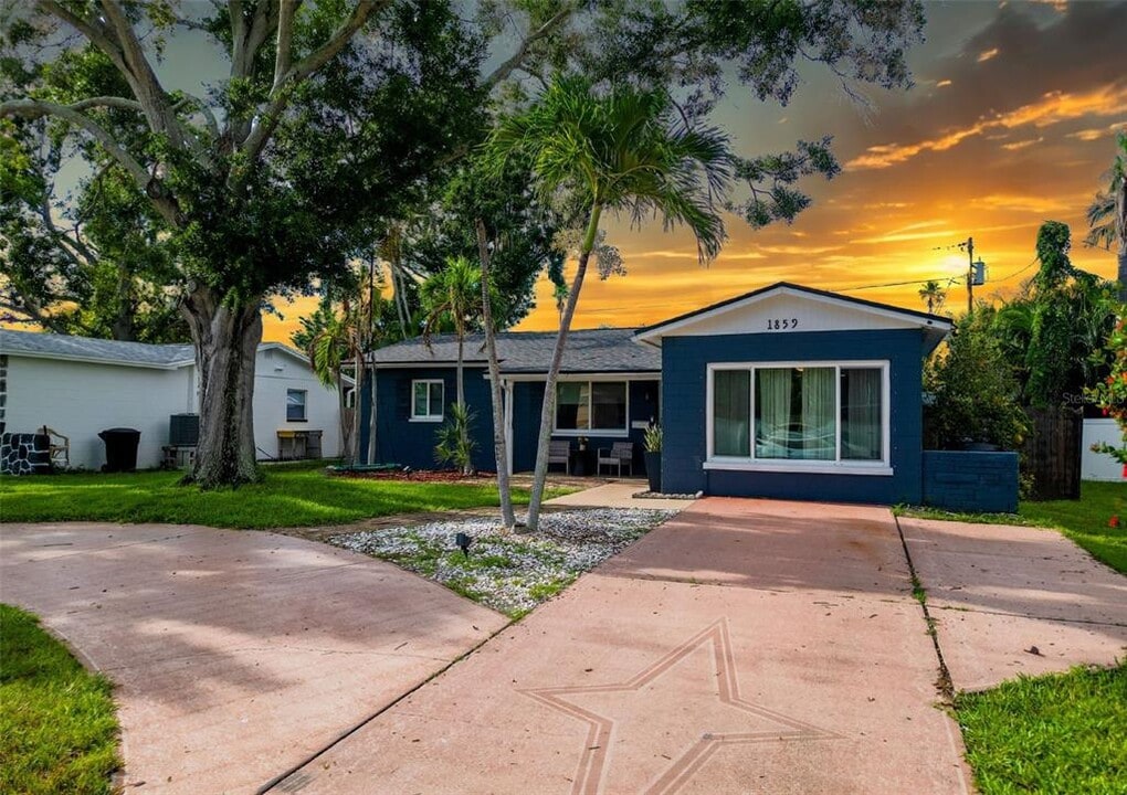 1859 Oklahoma Ave NE in St. Petersburg, FL - Building Photo