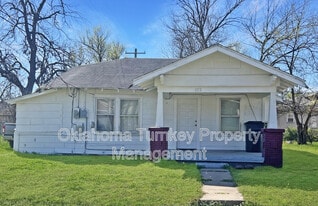 1112 W 4th St in Okmulgee, OK - Building Photo