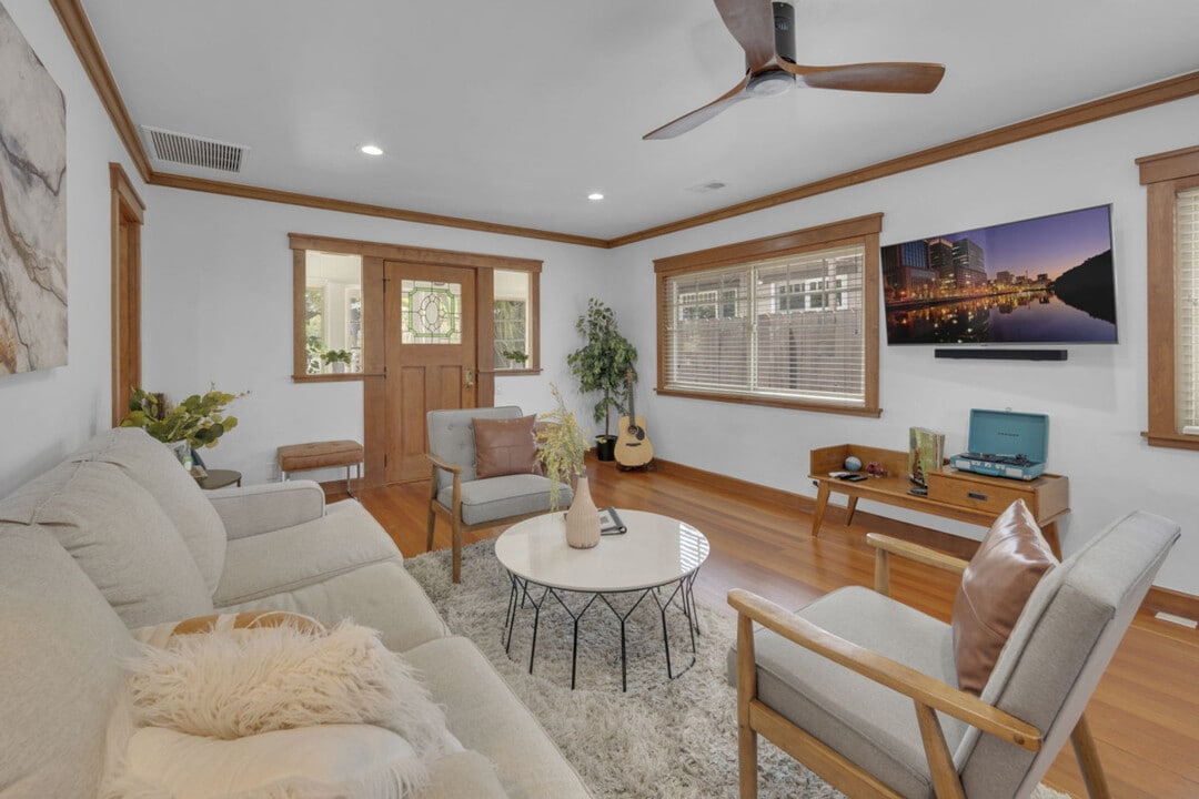 1072 Johnson Ave in San Diego, CA - Building Photo