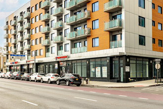 Rego Parc in Queens, NY - Building Photo - Building Photo