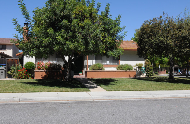 1317 Coniston Ct in San Jose, CA - Foto de edificio - Building Photo