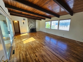 511 NE 8th St in Newport, OR - Building Photo