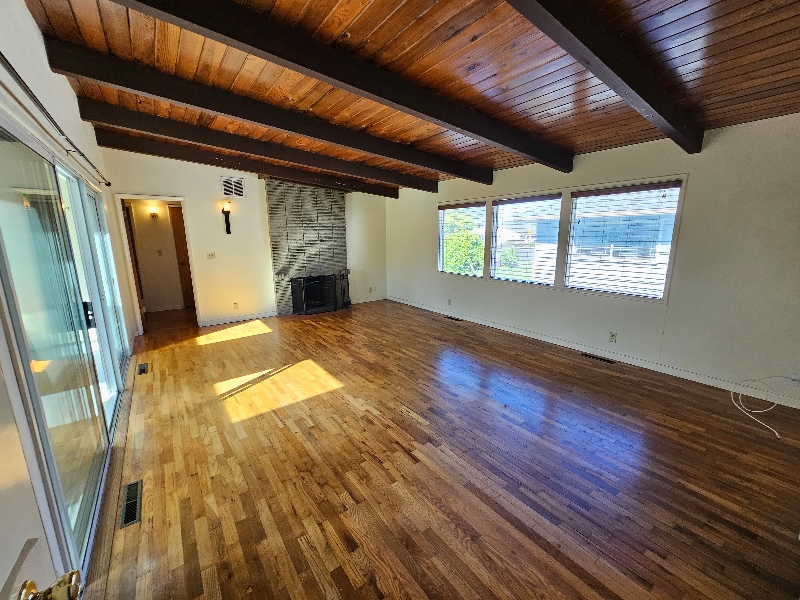 511 NE 8th St in Newport, OR - Foto de edificio