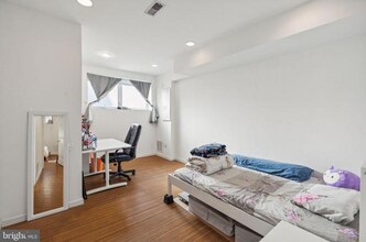 2007 Carpenter St, Unit Unit 1 in Philadelphia, PA - Building Photo - Building Photo