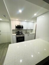 14201 N Kendall Dr in Miami, FL - Building Photo - Building Photo