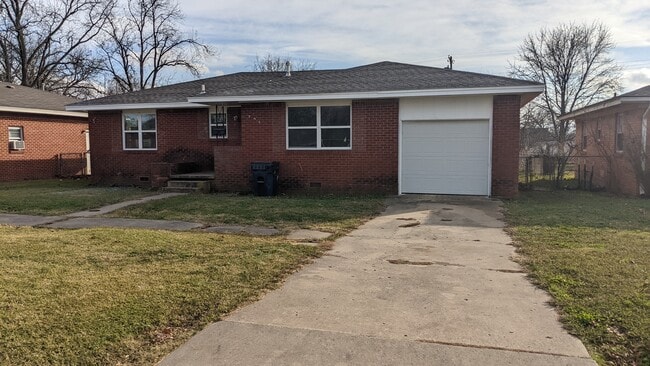 property at 721 W 20th St