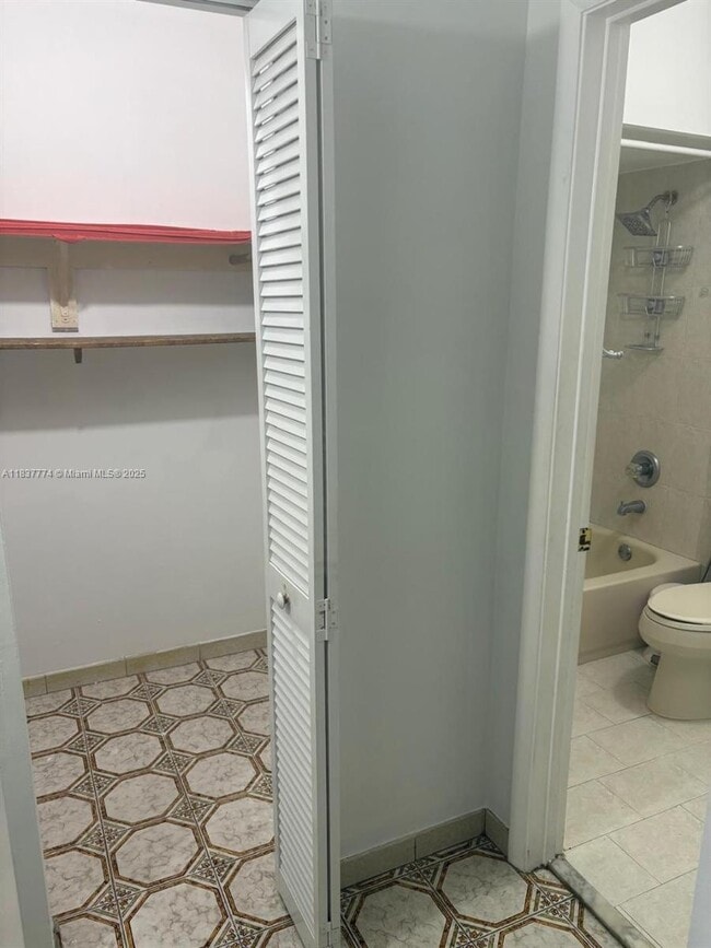 8953 SW 8th Terrace in Miami, FL - Building Photo - Building Photo