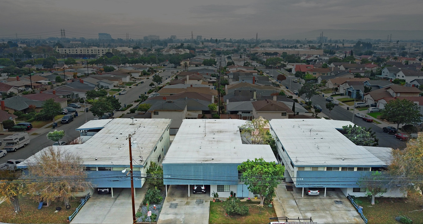 1250-1258 W 168th St in Gardena, CA - Building Photo