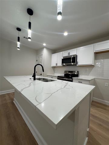 property at 728 Hilltop Cir