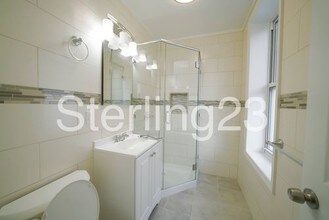 30-14 34th St-Unit -2 in Queens, NY - Foto de edificio - Building Photo