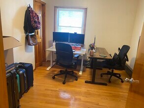 39 Bryant St, Unit #1 in Revere, MA - Foto de edificio - Building Photo