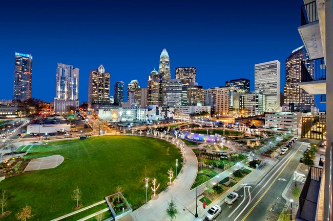 Bell Uptown Charlotte in Charlotte, NC - Building Photo - Building Photo