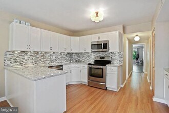9725 Kings Crown Ct in Fairfax, VA - Building Photo - Building Photo